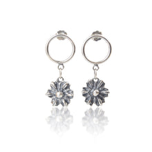 Load image into Gallery viewer, Fine silver Daisy stud earrings
