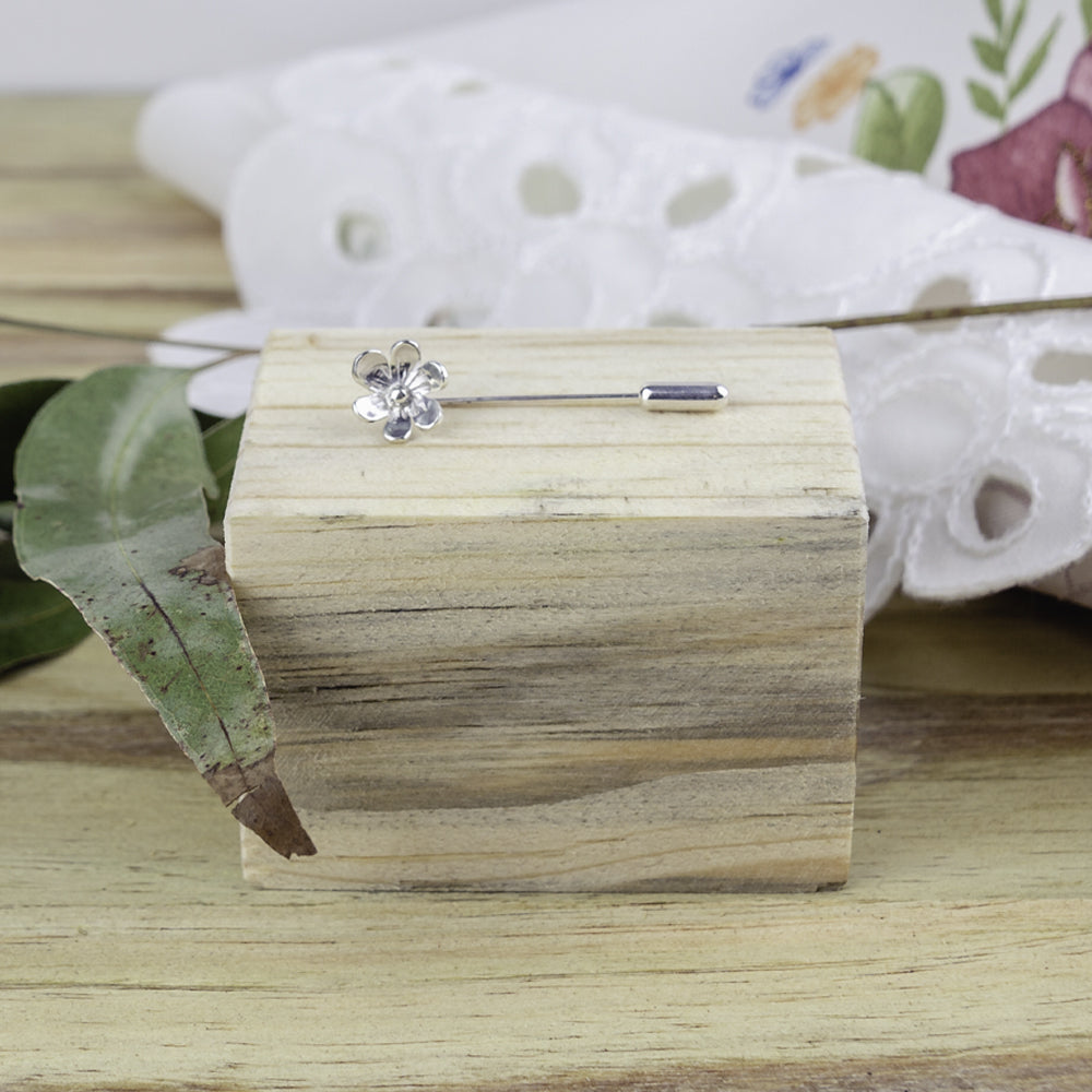 Australian Native Daisy Flower Lapel Pin